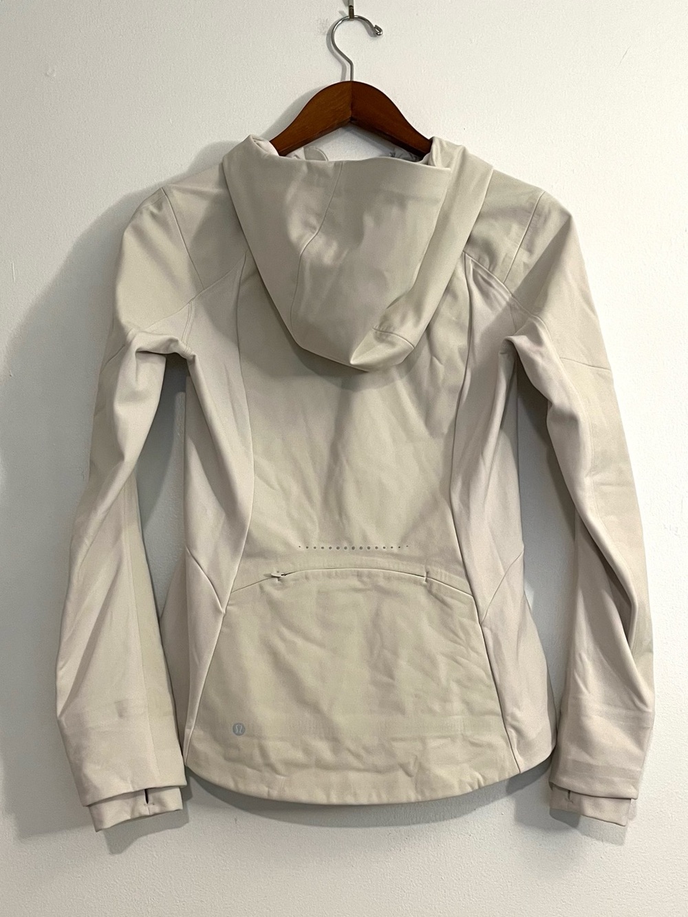 Lululemon Womens Cross Chill Performance Jacket in Bone - Picture 6 of 9
